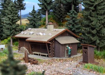 Jagdhütte mit Brunnen und  <br/>Vollmer 43708 3