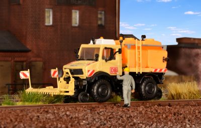 kibri 16303 <br/>Zweiwege UNIMOG mit Sprüh-