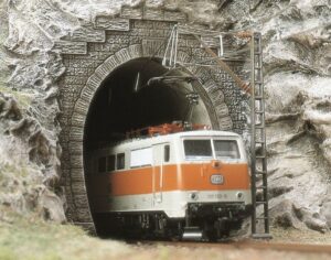 BUSCH 7024 <br/>Tunnel-Portale, E-Lok, 2 Stück