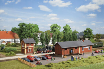 Auhagen 11435 <br/>Bahnhof Steinbach mit Wasserhaus 1